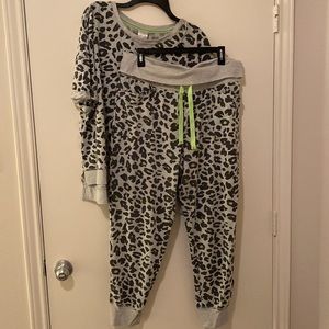 Secret Treasures set shirt joggers leopard print; top is XL & bottom is Large